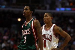CHICAGO - NOVEMBER 03: Brandon Jennings #3 of the Milwaukee Bucks and Derrick Rose #1 of the Chicago Bulls wait for a free-throw at the United Center on November 3, 2009 in Chicago, Illinois. The Bulls defeated the Bucks 83-81. (Photo by Jonathan Daniel/Getty Images)