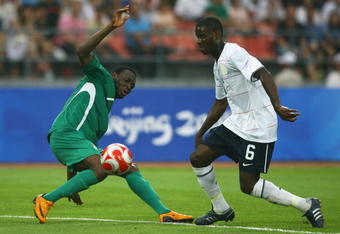 BEIJING - AUGUST 13:  Maurice Edu #6 of the United States goes after the ball in front of Chinedu Ogbuke Obasi #7 of Nigeria during the Men's First Round Group B match at the Workers' Stadium on Day 5 of the Beijing 2008 Olympic Games on August 13, 2008 in Beijing, China.  (Photo by Shaun Botterill/Getty Images)