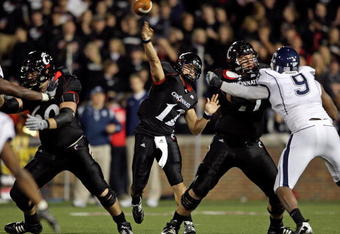 CINCINNATI - NOVEMBER 07:  Zach Collaros #12 of the Cincinnati Bearcats throws a pass against the Connecticut Huskies during the Big East Conference game at Nippert Stadium on November 7, 2009 in Cincinnati, Ohio.  (Photo by Andy Lyons/Getty Images)