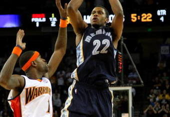 OAKLAND, CA - NOVEMBER 07: Rudy Gay #22 of the Memphis Grizzlies shoots over Stephen Jackson #1 of the Golden State Warriors during an NBA game on November 7, 2008 at Oracle Arena in Oakland, California. NOTE TO USER: User expressly acknowledges and agrees that, by downloading and or using this photograph, User is consenting to the terms and conditions of the Getty Images License Agreement.  (Photo by Jed Jacobsohn/Getty Images)
