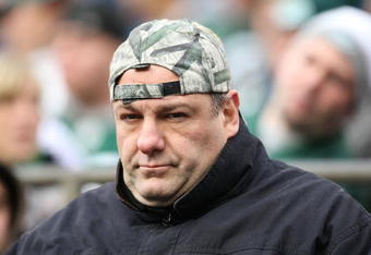 EAST RUTHERFORD, NJ - OCTOBER 18:  Actor, James Gandolfini watches  The New York Jets against The Buffalo Bills on October 18, 2009 at Giants Stadium in East Rutherford, New Jersey.  (Photo by Al Bello/Getty Images)