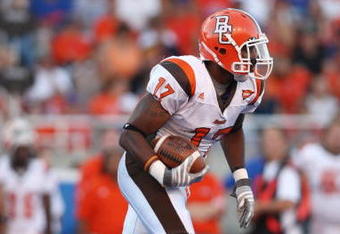 BOISE , ID - SEPTEMBER 13:  Anthony Turner #17 of the Bowling Green Falcons runs the ball against the Boise State Broncos at Bronco Stadium on September 13, 2008 in Boise, Idaho.  (Photo by Jonathan Ferrey/Getty Images)