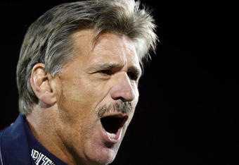 LOUISVILLE, KY - OCTOBER 02:  Dave Wannstedt the Head Coach of the Pittsburgh Panthers is pictured during the Big East Conference game against the Louisville Cardinals at Papa John's Cardinal Stadium on October 2, 2009 in Louisville, Kentucky.  (Photo by Andy Lyons/Getty Images)
