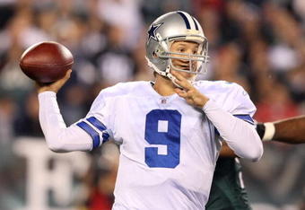 PHILADELPHIA - NOVEMBER 08:  Tony Romo #9 of the Dallas Cowboys throws a pass against the Philadelphia Eagles at Lincoln Financial Field on November 8, 2009 in Philadelphia, Pennsylvania.  (Photo by Al Bello/Getty Images)