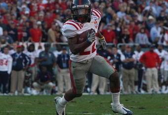 DALLAS - JANUARY 02:  Wide receiver Dexter McCluster #22 of the Mississippi Rebels runs the ball against the Texas Tech Red Raiders during the AT&T Cotton Bowl on January 2, 2009 at the Cotton Bowl in Dallas, Texas.  (Photo by Ronald Martinez/Getty Images)
