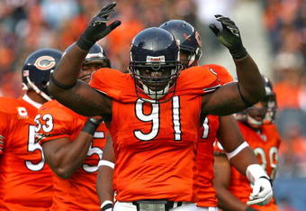 CHICAGO - NOVEMBER 01: Tommie Harris #91 of the Chicago Bears encourages the crowd during a game against the Cleveland Browns at Soldier Field on November 1, 2009 in Chicago, Illinois. The Bears defeated the Browns 30-6. (Photo by Jonathan Daniel/Getty Images)