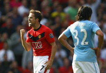 MANCHESTER, ENGLAND - SEPTEMBER 20:  Michael Owen of Manchester United celebrates scoring the winning goal in injury time during the Barclays Premier League match between Manchester United and Manchester City at Old Trafford on September 20, 2009 in Manchester, England.  (Photo by Alex Livesey/Getty Images)