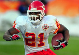 DENVER - DECEMBER 9:  Kolby Smith #21 of the Kansas City Chiefs looks for some running room in the second quarter of the football game against the Denver Broncos at Invesco Field at Mile High December 9, 2007 in Denver, Colorado.  (Photo by Steve Dykes/Getty Images)