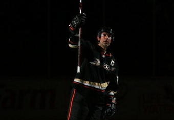 ANAHEIM, CA - MARCH 11:  Scott Niedermayer #27 of the Anaheim Ducks skates to center ice and acknowledges being named first star of the game by the local media after their NHL game against the Vancouver Canucks at Honda Center on March 11, 2009 in Anaheim, California. Niedermayer scored the game-winning goal in overtime. The Ducks defeated the Canucks 4-3 in overtime.  (Photo by Victor Decolongon/Getty Images)