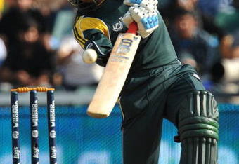 JOHANNESBURG, SOUTH AFRICA - OCTOBER 03:  Younus Khan of Pakistan hits a boundary off James Franklin of New Zealand during the ICC Champions Trophy semi final match between New Zealand and Pakistan from Liberty Life Wanderers on October 03, 2009 in Johannesburg, South Africa.  (Photo by Duif du Toit/Gallo Images/Getty Images)