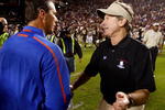COLUMBIA, SC - NOVEMBER 14:  Head coach Urban Meyer (L) of the Florida Gators shakes hands with head coach Steve Spurrier (R) of the South Carolina Gamecocks during their game at Williams-Brice Stadium on November 14, 2009 in Columbia, South Carolina.  (Photo by Streeter Lecka/Getty Images)