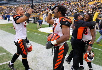 PITTSBURGH - NOVEMBER 15: Dan Skuta #51, Dhani Jones #57, Bernard Scott #28 and a coach  of the Cincinnati Bengals celebrate their win over the Pittsburgh Steelers at Heinz Field on November 15, 2009 in Pittsburgh, Pennsylvania. The Bengals won 18-12.  (Photo by Rick Stewart/Getty Images)