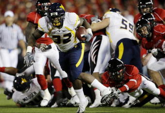CINCINNATI - NOVEMBER 13:  Ryan Clarke #32 of the West Virginia Mountaineers rushes for a 37 yard touchdown in the second quarter of the game against the Cincinnati Bearcats in at Nippert Stadium on November 13, 2009 in Cincinnati, Ohio.  (Photo by Andy Lyons/Getty Images)