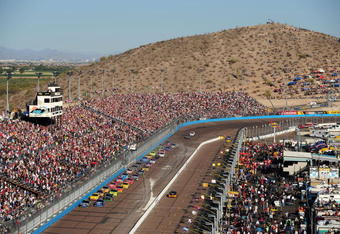 AVONDALE, AZ - NOVEMBER 15:  A general view of a restart during the NASCAR Sprint Cup Series Checker O'Reilly Auto Parts 500 at Phoenix International Raceway on November 15, 2009 in Avondale, Arizona.  (Photo by Robert Laberge/Getty Images for NASCAR)