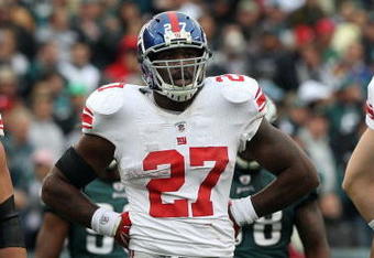 PHILADELPHIA - NOVEMBER 01:  Brandon Jacobs #27 of the New York Giants looks on against the Philadelphia Eagles on November 1, 2009 at Lincoln Financial Field in Philadelphia, Pennsylvania.  (Photo by Jim McIsaac/Getty Images)