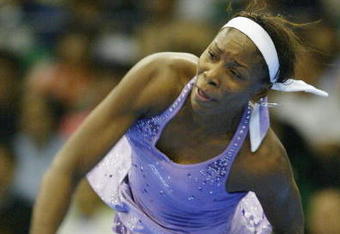 SEOUL, SOUTH KOREA - SEPTEMBER 19: Venus Williams of United States serves to Maria Sharapova of Russia during  their invitational exhibition match at the olympic gymnasium on September 19, 2005 in Seoul, South Korea. Williams won 6-4, 6-4. (Photo by Chung Sung-Jun/Getty Images)  