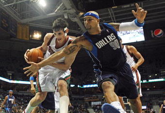 MILWAUKEE - NOVEMBER 16: Drew Gooden #90 of the Dallas Mavericks dives to try and knock the ball away from Ersan Ilyasova #7 of the Milwaukee Bucks at the Bradley Center on November 16, 2009 in Milwaukee, Wisconsin. The Mavericks defeated the Bucks 115-113 in overtime. (Photo by Jonathan Daniel/Getty Images)