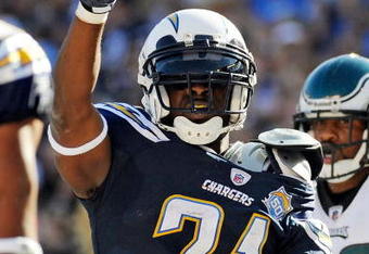 SAN DIEGO - NOVEMBER 15:  LaDainian Tomlinson #21 of the San Diego Chargers celebrates his rushing touchdown against Philadelphia Eagles during the NFL football game at Qualcomm Stadium on November 15, 2009 in San Diego, California.  (Photo by Kevork Djansezian/Getty Images)