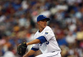 KANSAS CITY, MO - JUNE 17:  Zack Greinke #23 of the Kansas City Royals pitches against the Arizona Diamondbacks during the game on June 17, 2009 at Kauffman Stadium in Kansas City, Missouri. (Photo by Jamie Squire/Getty Images)