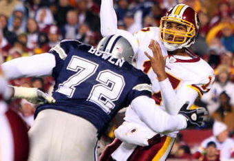 LANDOVER, MD - NOVEMBER 16:  Jason Campbell #17 of the Washington Redskins attempts to get off a pass under pressure from Stephen Bowen #72 of the Dallas Cowboys during their game on November 16, 2008 at FedEx Field in Landover, Maryland.  (Photo by Jim McIsaac/Getty Images)