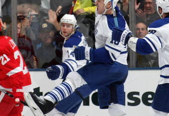 TORONTO, ON - NOVEMBER 07: Wayne Primeau #18 of the Toronto Maple Leafs celebrates his first goal as a Maple Leaf in his game against the Detroit Red Wings at the Air Canada Centre on November 7, 2009 in Toronto, Canada. (Photo by Bruce Bennett/Getty Images)