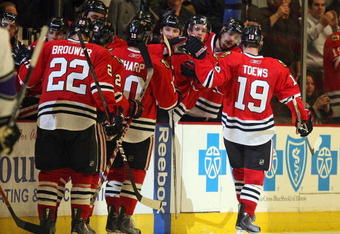 CHICAGO - NOVEMBER 09: Members of the Chicago Blackhawks congratulate Jonathan Toews #19 and his line after Toews scored a third period goal against the Los Angeles Kings at the United Center on November 9, 2009 in Chicago, Illinois. The Blackhawks defeated the Kings 4-1. (Photo by Jonathan Daniel/Getty Images)