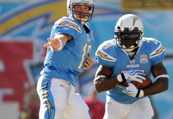 SAN DIEGO - NOVEMBER 01:  Philip Rivers #17 of the San Diego Chargers hands off to LaDainian Tomlinson #21 against the Oakland Raiders during the second quarter at Qualcomm Stadium on November 1, 2009 in San Diego, California.  (Photo by Harry How/Getty Images)
