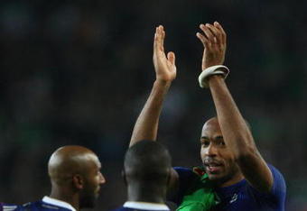 DUBLIN, IRELAND - NOVEMBER 14:  France forward Nicolas Anelka (l) and Thierry Henry celebrate at the end of the FIFA 2010 World Cup Qualifier play off first leg between Republic of Ireland and France at Croke Park on November 14, 2009 in Dublin, Ireland.  (Photo by Stu Forster/Getty Images)