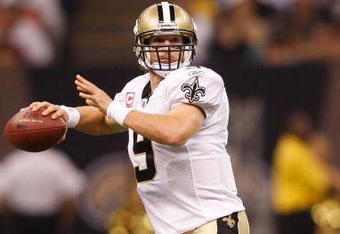 NEW ORLEANS - OCTOBER 04:  Drew Brees #9 of the New Orleans Saints looks to pass the ball during the game against the New York Jets at the Louisana Superdome on October 4, 2009 in New Orleans, Louisiana.  (Photo by Chris Graythen/Getty Images)