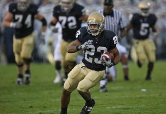 SOUTH BEND, IN - OCTOBER 03: Golden Tate #23 of the Notre Dame Fighting Irish runs against the Washington Huskies on his way to a 67 yard touchdown on October 3, 2009 at Notre Dame Stadium in South Bend, Indiana. (Photo by Jonathan Daniel/Getty Images)