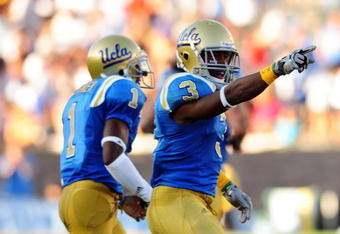 PASADENA, CA - SEPTEMBER 05:  Rahim Moore #3 and Alterraun Verner #1 of the UCLA Bruins celebrate a great play against San Diego State at the Rose Bowl on September 5, 2009 in Pasadena, California.  (Photo by Jacob de Golish/Getty Images)