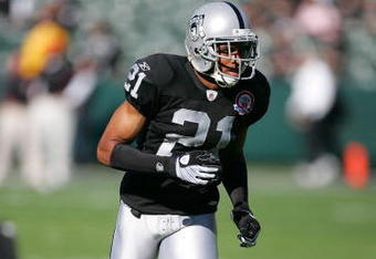 OAKLAND, CA - NOVEMBER 15:  Nnamdi Asomugha #21 of the Oakland Raiders warms up before their game against the Kansas City Chiefs at Oakland-Alameda County Coliseum on November 15, 2009 in Oakland, California.  (Photo by Ezra Shaw/Getty Images)