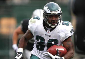 OAKLAND, CA - OCTOBER 18:  Brian Westbrook #36 of the Philadelphia Eagles in action against the Oakland Raiders during an NFL game at the Oakland-Alameda County Coliseum on October 18, 2009 in Oakland, California. California.  (Photo by Jed Jacobsohn/Getty Images)