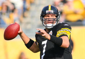 PITTSBURGH - NOVEMBER 15:  Quarterback Ben Roethlisberger #7 of the Pittsburgh Steelers looks to make a pass play during their game against the Cincinnati Bengals at Heinz Field on November 15, 2009 in Pittsburgh, Pennsylvania. The Bengals defeated the Steelers 18-12. (Photo by Rick Stewart/Getty Images)