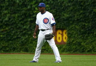 CHICAGO - AUGUST 28:  Right fielder Milton Bradley #21 of the Chicago Cubs stands in the outfield during the game against the New Yorks Mets at Wrigley Field on August 28, 2009 in Chicago, Illinois. (Photo by Jonathan Daniel/Getty Images)