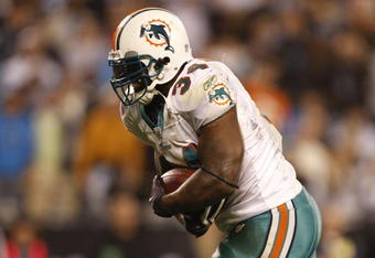 CHARLOTTE - NOVEMBER 19: Ricky Williams #34 of the Miami Dolphins scores on a 14 yard touchdown reception in the second quarter against the Carolina Panthers at Bank of America Stadium on November 19, 2009 in Charlotte, North Carolina.  (Photo by Streeter Lecka/Getty Images)