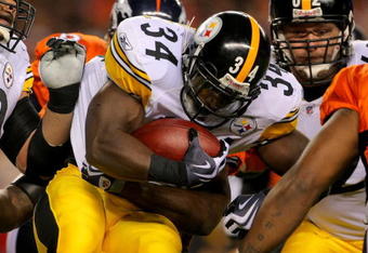 DENVER - NOVEMBER 09:  Rashard Mendenhall #34 of the Pittsburgh Steelers rushes against the Denver Broncos in the fourth quarter during NFL action at Invesco Field at Mile High on November 9, 2009 in Denver, Colorado. The Steelers defeated the Broncos 28-10.  (Photo by Doug Pensinger/Getty Images)