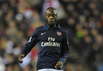 SUNDERLAND, ENGLAND - NOVEMBER 21: William Gallas of Arsenal in action during the Barclays Premier League match between Suderland and Arsenal at The Stadium of Light on November 21, 2009 in Sunderland, England.  (Photo by Laurence Griffiths/Getty Images)