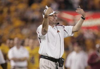 MINNEAPOLIS, MN - SEPTEMBER 29:  Head Coach Tim Brewster of the Minnesota Golden Gophers gestures to his players against the Ohio State Buckeyes during the game at the Metrodome on September 29, 2007 in Minneapolis, Minnesota.  Ohio State defeated Minnesota 30-7. (Photo by Jeff Gross/Getty Images)