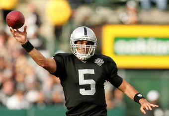 OAKLAND, CA - NOVEMBER 22:  Bruce Gradkowski #5 of the Oakland Raiders throws the ball during their game against the Cincinnati Bengals at Oakland-Alameda County Coliseum on November 22, 2009 in Oakland, California.  (Photo by Ezra Shaw/Getty Images)