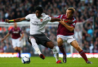LONDON, ENGLAND - OCTOBER 25:  Alexandre Song of Arsenal  battles for the ball with Mark Noble of West Ham United during the Barclays Premier League match between West Ham United and Arsenal at Boleyn Ground on October 25, 2009 in London, England.  (Photo by Clive Rose/Getty Images)