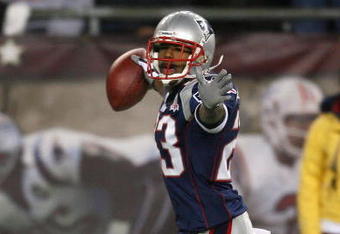 FOXBORO, MA - NOVEMBER 22:  Leigh Bodden #23 of the New England Patriots intercepts  and scores a touchdwon during a game against the New York Jets at Gillette Stadium on November 22, 2009 in Foxboro, Massachusetts. (Photo by Jim Rogash/Getty Images)