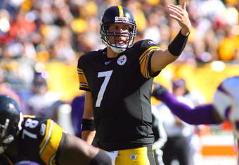 PITTSBURGH - OCTOBER 25:  Quarterback Ben Roethlisberger #7 of the Pittsburgh Steelers calls out a play during the NFL game against the Minnesota Vikings at Heinz Field on October 25, 2009 in Pittsburgh, Pennsylvania. The Steelers defeated the Vikings 27-17. (Photo by Rick Stewart/Getty Images)