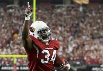 GLENDALE, AZ - JANUARY 03:  Runningback Tim Hightower #34 of the Arizona Cardinals celebrates after scoring a 4 yard rushing touchdown against the Atlanta Falcons during the third quarter of the NFC Wild Card Game on January 3, 2009 at University of Phoenix Stadium in Glendale, Arizona.  (Photo by Jed Jacobsohn/Getty Images)