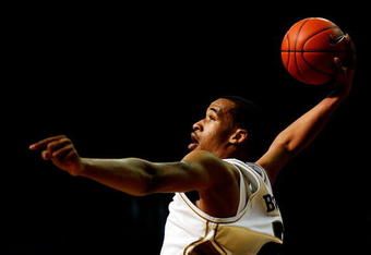 COLUMBIA, MO - FEBRUARY 14:  Laurence Bowers #21 of the Missouri Tigers dunks during the game against  the Nebraska Cornhuskers on February 14, 2009 at Mizzou Arena in Columbia, Missouri.  (Photo by Jamie Squire/Getty Images)