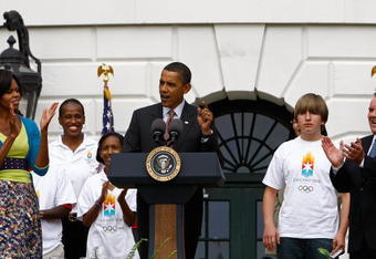 WASHINGTON - SEPTEMBER 16:  U.S. President Barack Obama (C) speaks during an event on the South Lawn of the White House promoting the city of Chicago�s bid for the 2016 Summer Olympics with Chicago Mayor Richard Daley (R) and first lady Michelle Obama September 16, 2009 in Washington, DC. Obama and Daley joined members of the USOC, and representatives from the Chicago2016 group during the event.  (Photo by Win McNamee/Getty Images)
