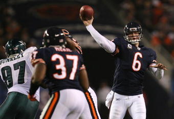 CHICAGO - NOVEMBER 22: Jay Cutler #6 of the Chicago Bears throws a pass against the Philadelphia Eagles at Soldier Field on November 22, 2009 in Chicago, Illinois.  (Photo by Jonathan Daniel/Getty Images)
