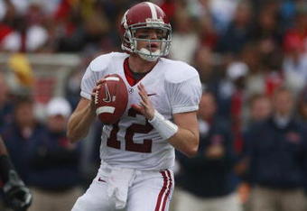 OXFORD, MS - OCTOBER 10:  Quarterback Greg McElroy #12 of the Alabama Crimson Tide looks for a receiver during their game against the Mississippi Rebels at Vaught-Hemingway Stadium on October 10, 2009 in Oxford, Mississippi. (Photo by Dave Martin/Getty Images)