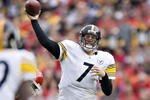 KANSAS CITY, MO - NOVEMBER 22: Quarterback Ben Roethlisberger #7 of the Pittsburgh Steelers throws a pass against the Kansas City Chiefs at Arrowhead Stadium on November 22, 2009 in Kansas City, Missouri.  The Chiefs defeated the Steelers 27-24.  (Photo by Wesley Hitt/Getty Images)