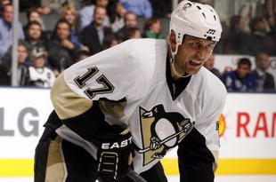 TORONTO - OCTOBER 10:  Mike Rupp #17 of the Pittsburgh Penguins during a NHL game against the Toronto Maple Leafs at the Air Canada Centre on October 10, 2009 in Toronto, Ontario, Canada .  (Photo by Abelimages/Getty Images) 